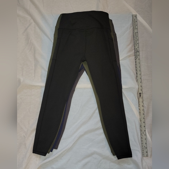 Set of 4 Leggings, Size M - Picture 2 of 10